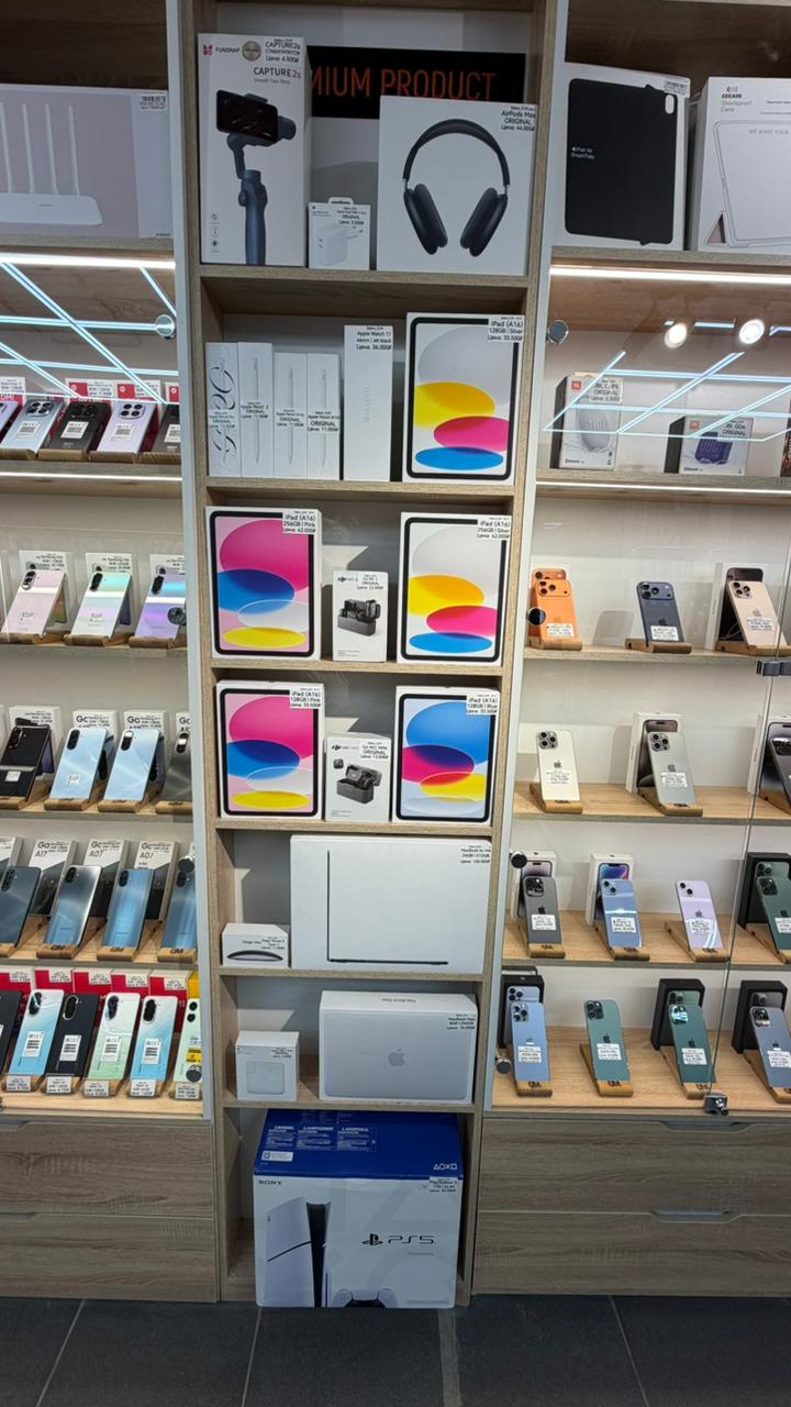 Витрина с устройствами Apple